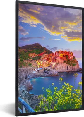 Produktbild von MuchoWow® Gerahmtes Poster Orangefarbene Häuser bei der untergehenden Sonne in Cinque Terre 20x30 cm - Poster mit Schwarzem Bilderrahmen Wandposter Rahmen Foto Bilder - Drucken - Bilder Poster im Rahmen