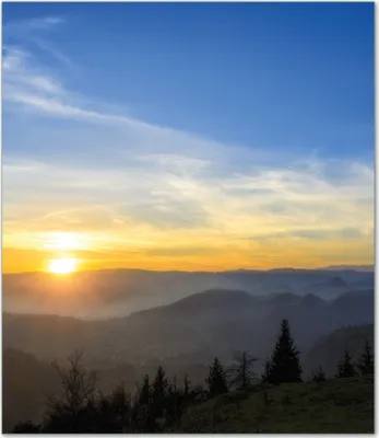 Produktbild von Wallario Herdabdeckplatte aus Glas, Größe 52 x 60 cm 1-teilig, Motiv Sonnenaufgang über dem Schwarzwald