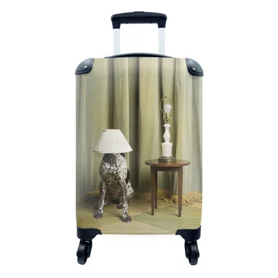 Produktbild von MuchoWow® Koffer Handgepäck Trolley Rollkoffer Kleine Reisekoffer mit 4 Rollen - Hund mit einem Lampenschirm auf dem Kopf - Cabin Size < 55x40x23 cm & 55x40x20 cm - Fotokoffer - Kabinenkoffer - Boardgepäck - Reise-Box - Reisekoffer - Reisegepäck - Koffer mit Bild - Trolley für Kinder