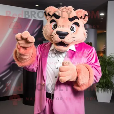 Obrázek produktu pro Postava REDBROKOLY maskota růžového šavlozubého tygra oblečená s košilí a rukavicemi