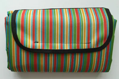 Produktbild von Picknickdecke XXL 150x180cm klappbare Rasendecke Stranddecke Reisen Wasserdicht  Rot/Grün Streifen