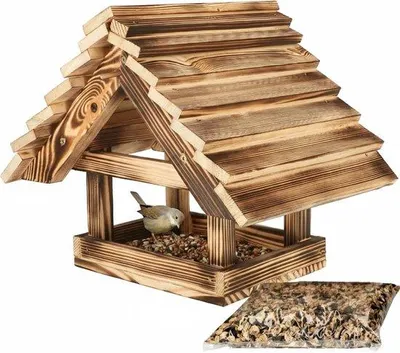 Productafbeelding van Famanu vogelhuis om op te hangen - 27,5 x 30 cm - weerbestendig - inclusief 0,5 kg vogelvoer - lichtgebrande houtsoort