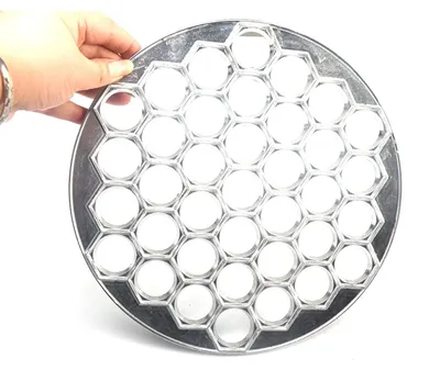 Knödelform aus Aluminium, 37 Löcher, silber, 25 cm