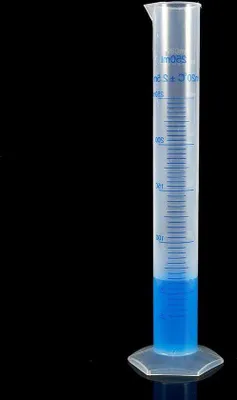 Immagine prodotto di Cilindro graduato in plastica per applicazioni di laboratorio e industriali, 250 ml.