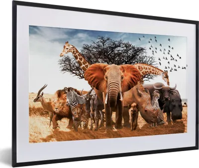 Produktbild von MuchoWow® MuchoWow® Gerahmtes Poster Tiere - Giraffe - Elefant 60x40 cm - Poster mit zchwarzem Bilderrahmen - Schlafzimmer - Plakat in Rahmen - Drucken
