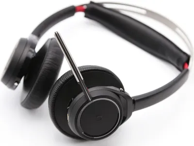 Image de Poly Voyager Focus UC B825-M - Casque - supra-aural