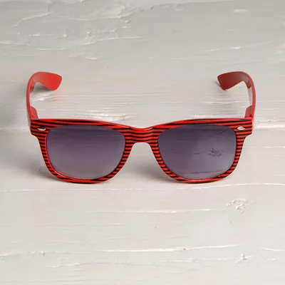 Produktbild von Freak Scene Sonnenbrille - M - Streifen rot-schwarz
