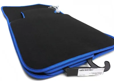 Image de Tapis de sol adaptables à la BMW Série 1 (E87) qualité velours tuning 4 pièces, noir/bleu
