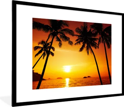 Produktbild von MuchoWow® Gerahmtes Poster Palme - Sonnenuntergang - Strand - Orange - Tropisch 80x60 cm - Poster mit Schwarzem Bilderrahmen Wandposter Rahmen Foto Bilder - Schlafzimmer-Dekorationen - Fotoposter