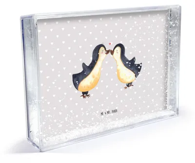 Produktbild von Mr. & Mrs. Panda Bilderrahmen Pinguin Liebe - Grau Pastell - Geschenk, Hochzeitstag, Fotohalter, Freundin, glücklich, Acryl-Aufsteller, Vertraut, dekoartikel, Paar