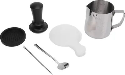 Productafbeelding van 21-delige koffieset: roestvrijstalen melkopschuimer, koffiepers, onderzetter, koffieroller, koffiemallen en andere accessoires voor thuis of op kantoor