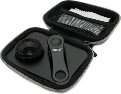Produktbild von SYSTEM-S Makro Linse 1.1x bis 2.8x Vergrösserung mit Clip und Schutztasche für Smartphone