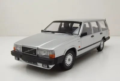 Produktbild von Minichamps 155171770 Volvo 740 GL Break Kombi 1986 silber 1:18