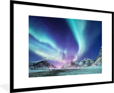 Produktbild von MuchoWow® MuchoWow® Gerahmtes Poster Nordlichter - Schnee - Berg - Norwegen 90x60 cm - Poster mit zchwarzem Bilderrahmen - Wanddekoration - Fotos