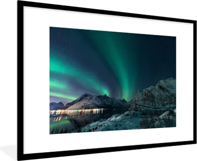 Produktbild von MuchoWow® MuchoWow® Gerahmtes Poster Nordlicht - Berg - Schnee - Grün - Sternenhimmel - Winter 90x60 cm - Poster mit zchwarzem Bilderrahmen - Wanddekoration - Fotos