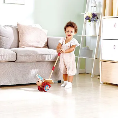 Produktbild von Hape Holz Schiebespielzeug Schmetterling - buntes Kleinkindspielzeug