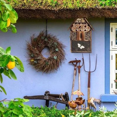 Productafbeelding van Famanu insectenhotel, gemaakt van natuurlijke materialen - Geschikt voor bijen, lieveheersbeestjes en vlinders