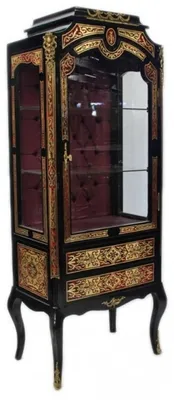 Immagine prodotto di Vetrina in stile barocco "Casa Padrino", decorata con intarsi "Boulle" - Realizzata a mano in legno massello - Mobile vetrina nero, oro e rosso - Dimensioni: 65 x 40 x 165 cm