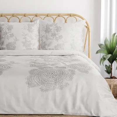 Zdjęcie produktu dla Pościel Premium 220x200 + 70x80 biała satyna w kwiatowy wzór
