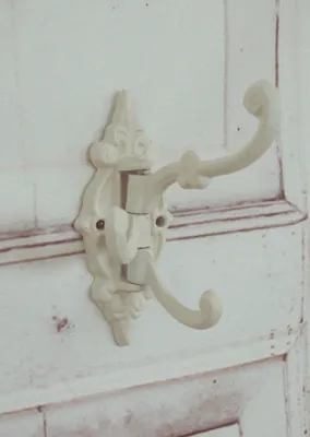 Produktbild von Landhaus Garderobe mit 3 Haken,schenkbar im antique shabby chic weiß