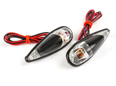 Immagine prodotto di Coppia Frecce Universali Adesive STR8 Fender Nero Trasparente