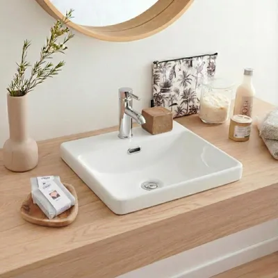 Produktbild von LEA 37 cm quadratisches Halbeinbauwaschbecken aus weißer Keramik