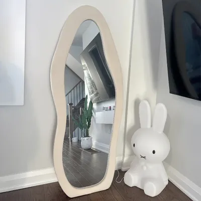 Image de Miroir pleine longueur avec cadre rembourré – Miroir moderne et sur pied pour chambre à coucher, salon – Miroir sur pied 160 x 60 cm Beige 【MGJ2356-160BAI】