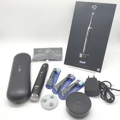 Produktbild von Oral-B iO Series 10 Plus Edition Elektrische Zahnbürste Black