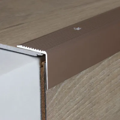 Produktbild von PROVISTON Treppenkante | 30 x 30 x 2700 mm | Treppenkantenprofil Treppenwinkel Winkelprofil Kombiwinkel Aluminium eloxiert Bronze Hell Gebohrt