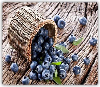 Produktbild von Tulup Glas Herdabdeckplatte Glaskeramikkochfeld-Abdeckung Spritzschutz Glasabdeckplatte Kochplattenabdeckung und Schneidebrett - Einteilig - 60x52 cm Blaubeeren Korb