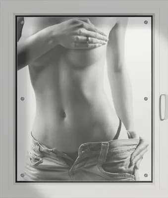 Produktbild von Wallario Lichtschutzbild, Dekorativer Sichtschutz Sonnenschutz 76 x 93 cm mit Motiv: Halbnackte Frau mit Jeans - Verdunklung ohne Bohren