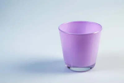 Produktbild von INNA-Glas Kleines Teelichtglas - Teelichthalter Alex, lila, 7,5cm, Ø 7,5cm - Windlichtglas