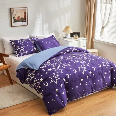 Obrázek produktu pro Sada povlečení 135x200 cm, fialová, s motivem měsíce a hvězd, svítící v tmě, mikrovlákno, včetně povlaků na polštáře 80x80 cm