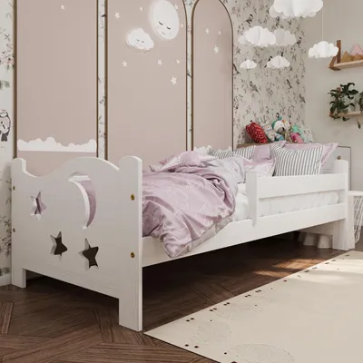 Produktbild von Kinderbett Lili mit Rausfallschutz und Lattenrost | 160x80 cm | Deckweiß | 100% Massivkiefernholz | für Jungen und Mädchen | stabil und bequem