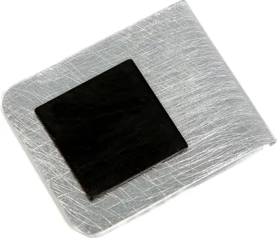 Zdjęcie produktu dla Broszka DeMarie z klipsem do obroży wykonana ze szczotkowanego i mętnego aluminium