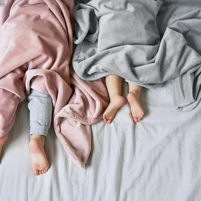 Immagine prodotto di Coperta avvolgente Minky Poofi, color argento grigio, 75x95 cm, adatta a neonati fin dalla nascita