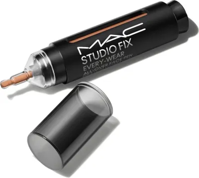 Produktbild von Creme-Concealer und Make-up in einem Studio Fix
