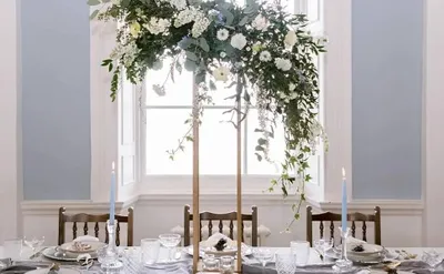 Produktbild von Blumenständer für Hochzeit - Quadratischer Säulenständer - Set mit 4 - 24x24x60 cm - Eisen - Für Blumenarrangements und Tischdeko - Gold