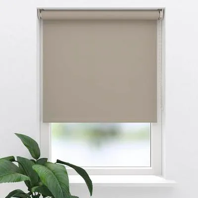 Produktbild von SOLUNA Verdunkelungsrollo colormatch V39 taupe mit farblich abgestimmter Mechanik und Rückseite 115x190 cm inkl. Klemmtr