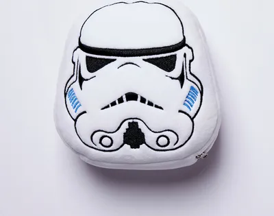 Produktbild von Relaxeazzz Plüsch The Original Stormtrooper rundes Reisekissen mit Augenmaske