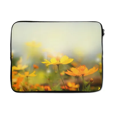 Produktbild von MuchoWow® Laptop Hülle 17 Zoll Laptoptasche Blumen - Landschaft - Gelb - Zipper - Schutzabdeckung