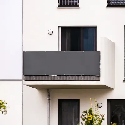 Produktbild von Sekey Balkon Sichtschutz PES Blickdichte Wetterfest Windschutz Dunkelgrau, 90x400 cm
