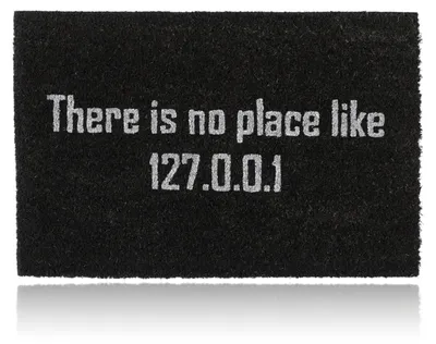 Productafbeelding van Relaxdays deurmat van kokosvezel, model "There is no place like 127.0.0.1", nerd-thema, geschikt voor binnen en buiten, kokosmat 60x40 cm, zwart, AI-gegenereerde afbeelding