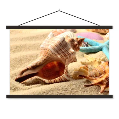 Produktbild von MuchoWow® Textilposter Seesterne - Muscheln - Sand - Strand 60x40 cm mit schwarzem Rahmen - Hölzernes