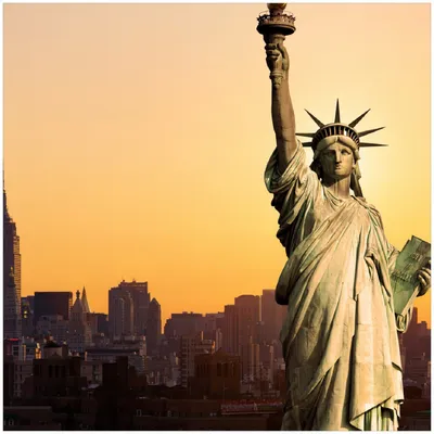 Produktbild von Wallario Premium Glasbild, freischwebende Optik, kräftige Farben, Größe 30 x 30 cm Motiv Freiheitsstatue New York