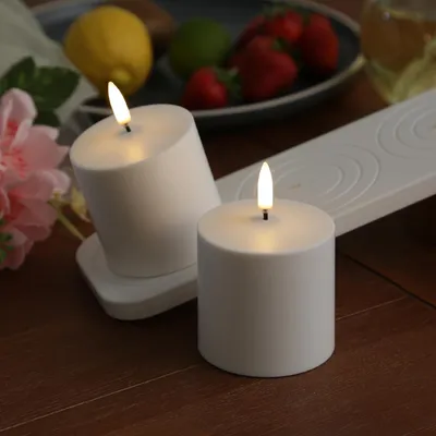 Produktbild von LED Kerzen - 2 wiederaufladbare LED Kerzen mit Ladestation - 6,8cm x 6,8cm - Timer - Innen/Außen