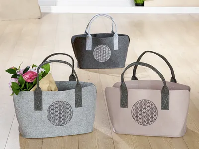 Produktbild von Gilde Tasche, "Lebensblume", Lebensblumenmotiv, Filz, beige, hellgrau, dunkelgrau, L. 25 cm, B. 40 cm, H. 26 cm 45512 4009079455120 3 Stück (3-fach sortiert)
