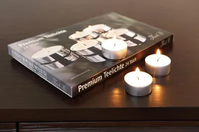 Productafbeelding van Fink T-LIGHT, theelichthouder, paraffine, zilverkleurig, wit, L. 16 cm, B. 24 cm, H. 2 cm. Hoogte: 1,70 cm. Breedte: 24,00 cm. Diepte: 16,00 cm. Artikelnummer: 123350