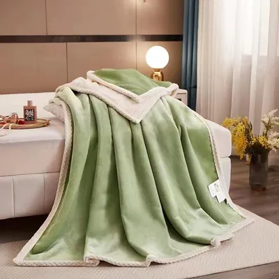 Produktbild von Kuscheldecke Doppelseitig Flauschige Weich Warm Dick Wohndecke Fleece Flanell 150 x 200cm 1,5kg Grün Weihnachtsgeschenk