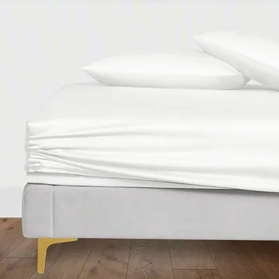 Produktbild von Bettwäsche-Set für zwei Personen, bestehend aus Spannbettlaken und Kopfkissenbezügen, aus 100% Lyocell-Eukalypten-Seide, geeignet für Matratzen bis zu 40 cm Höhe, Premium-Luxus-Bettwäsche mit kühlender Wirkung (Doppelbett, weiß)